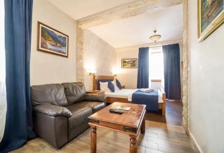 Conte & Restaurant - 49