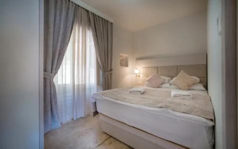 Conte & Restaurant - 89