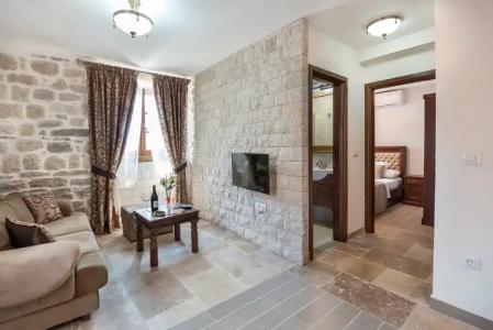 Conte & Restaurant - 92