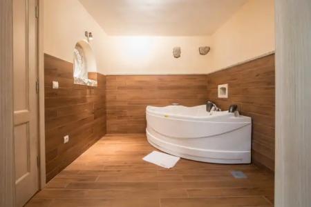 Conte & Restaurant - 101