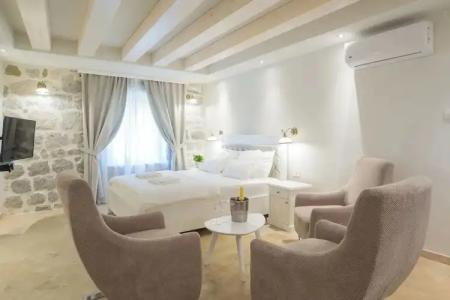 Conte & Restaurant - 75