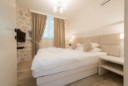 Conte & Restaurant - 81