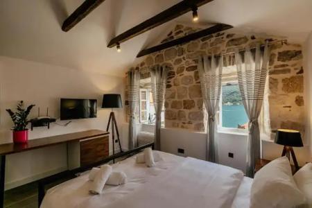 Conte & Restaurant - 42