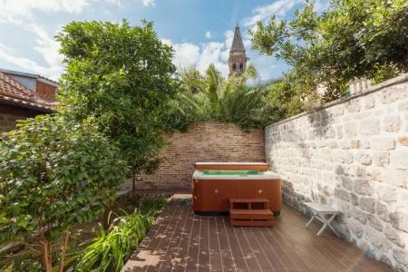 Conte & Restaurant - 112