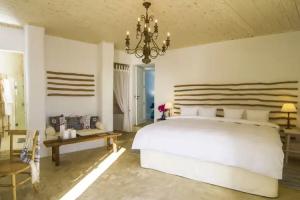 Iconic Santorini by Sandglass, Imerovigli