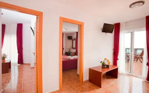 La Familia Gallo Rojo - 36