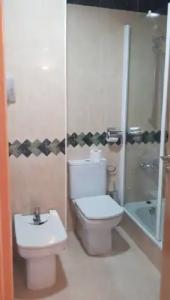 La Familia Gallo Rojo - 28