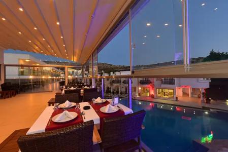 Tropicana Beach - 16