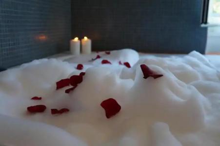 Jacuzzi Rooms - 55