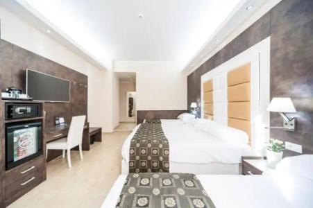 Relais Trevi 95 Boutique - 72