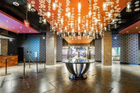 Downtown Grand & Casino - 15