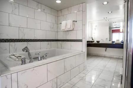 Downtown Grand & Casino - 9