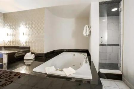 Downtown Grand & Casino - 10