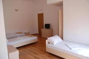 The White House, Karlovo