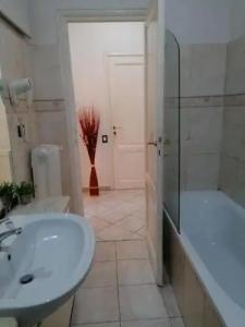 Leone X Guest House - 50