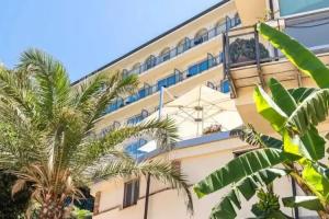 Grand Hotel, Santa Maria