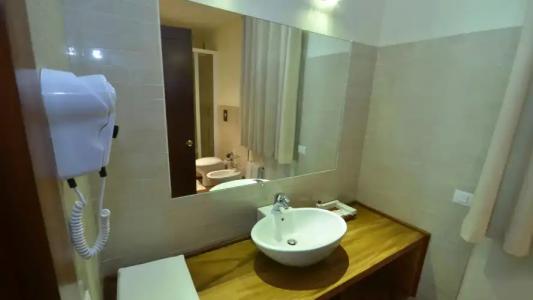 Occidental Paradise - 7