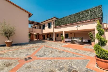 la Pietra Restaurant - 0