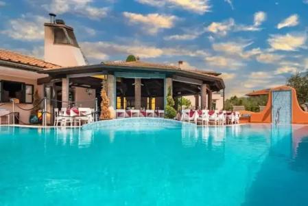 la Pietra Restaurant - 13