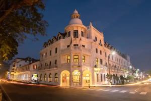 Queen's Hotel Kandy - 160 Years of Heritage & Luxury, Kandy