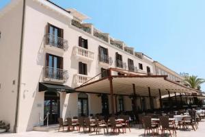 Hotel Pine, Tivat