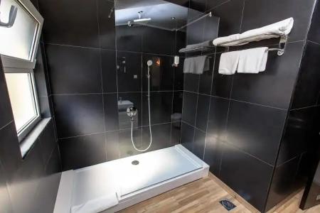 Lucic Rooms & Suites - 9