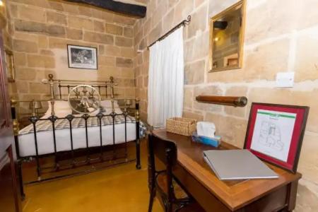 The Burrow Guest House - 100