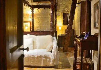 The Burrow Guest House - 182