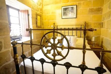 The Burrow Guest House - 12