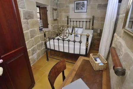 The Burrow Guest House - 4