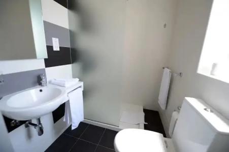 Day's Inn and Residence - 24