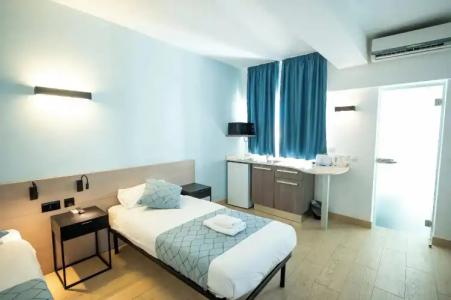 Day's Inn and Residence - 14