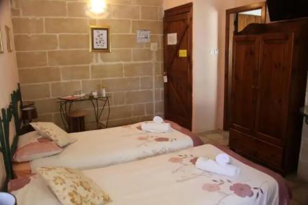 Green Grove Guest House - 4