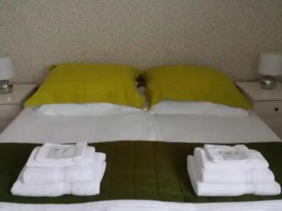 Bickersbed - 14