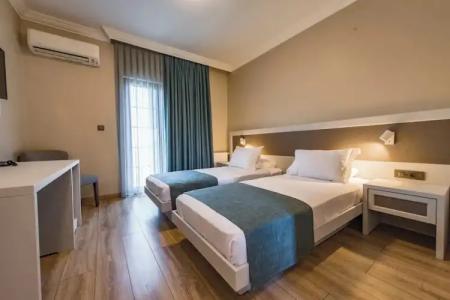 Elia by Ortunc (+8) - 51