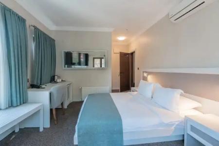 Elia by Ortunc (+8) - 3