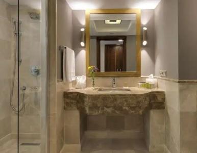 DoubleTree by Hilton Van - 53