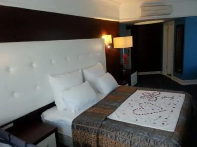 PARADISE ISLAND - 104