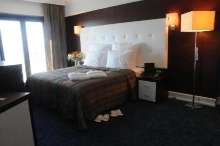 PARADISE ISLAND - 83