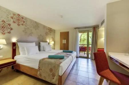 Robinson Camyuva - Adults Only - 105