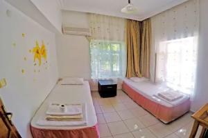 Santosa Pension, Kas