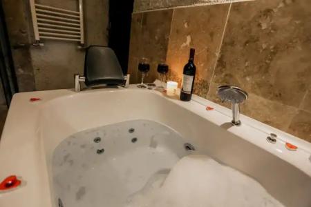 Elite Cave Suites - 34