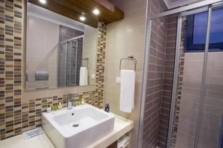 Kondo Suites Und Residence - 8