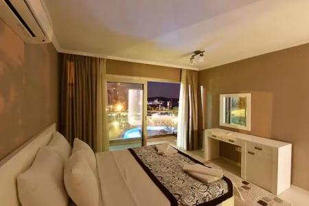 Royal Palm Residence - 102