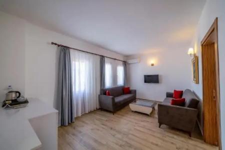 Queen Boutique - 124