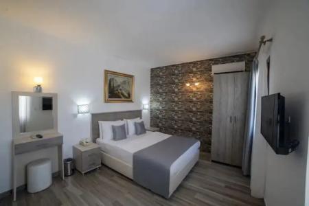 Queen Boutique - 108