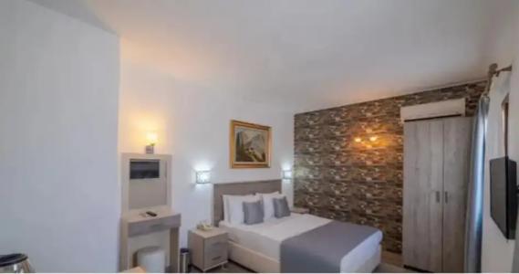 Queen Boutique - 100