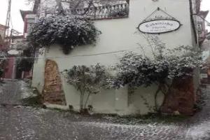 Taksiyarhis Pension, Ayvalik