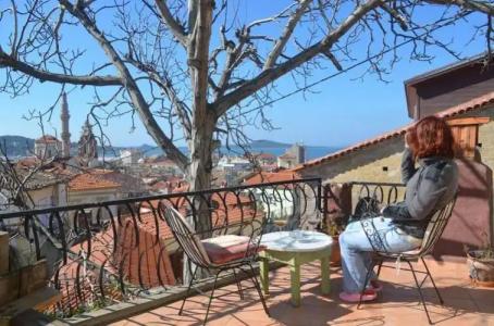 Taksiyarhis Pension - 8