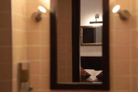 Hadrianus Boutique - 34